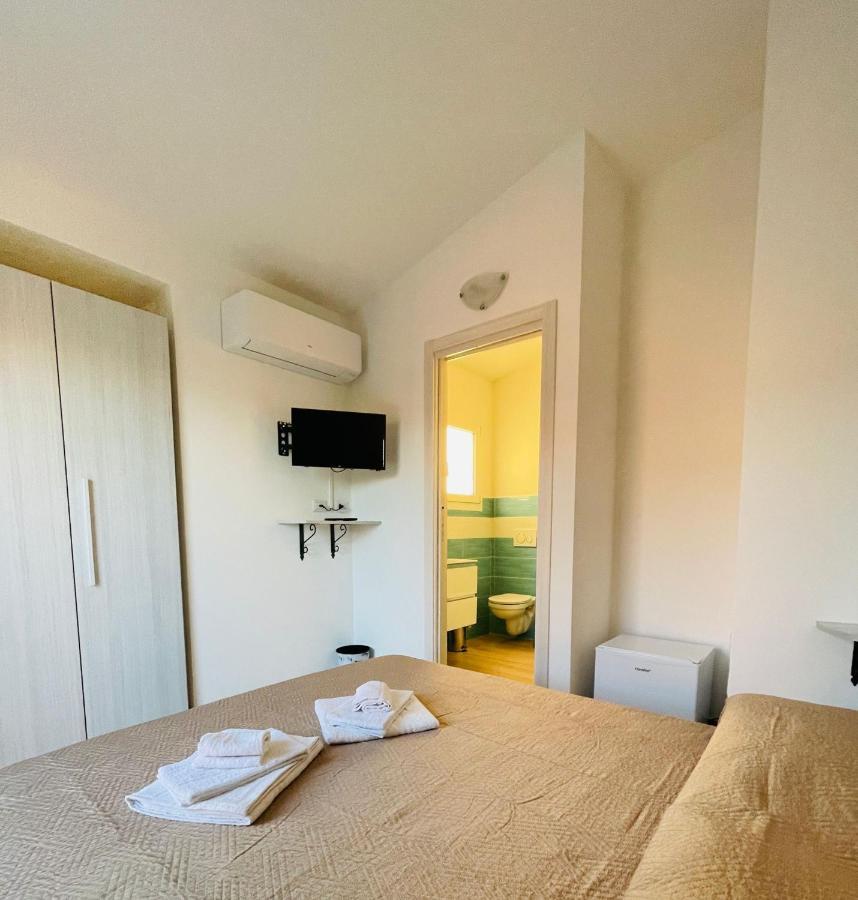 Chrisso Rooms Affittacamere San Teodoro  Exterior photo